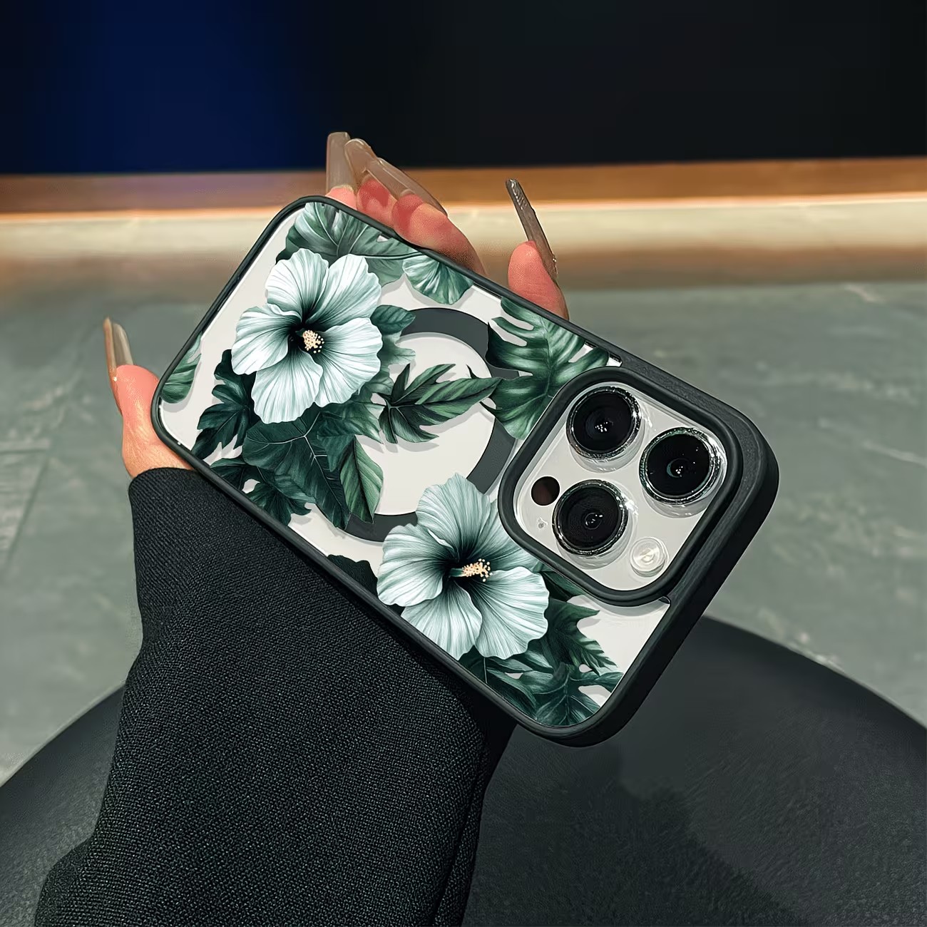 Groene bloemenprint telefoonho - Apple Iphone 15 recensie en prijs